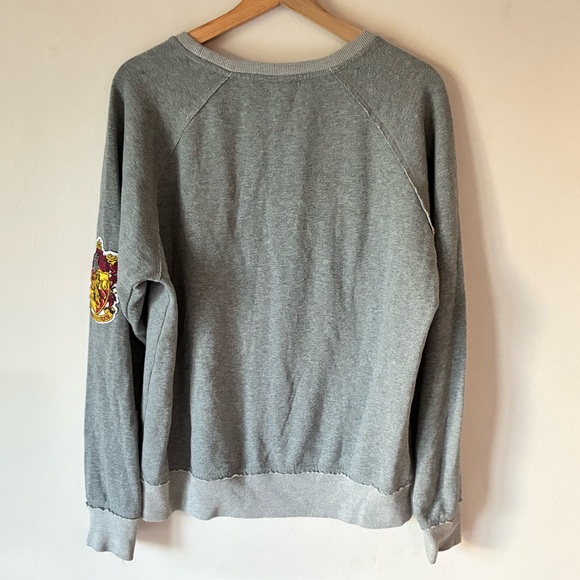 Universal Studios Wizarding World of Harry Potter Gryffindor Sweatshirt - Picture 7 of 8